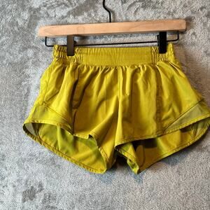 Lululemon Hotty Hot Short II *2.5" Golden Lime Size 4 Low Rise‎